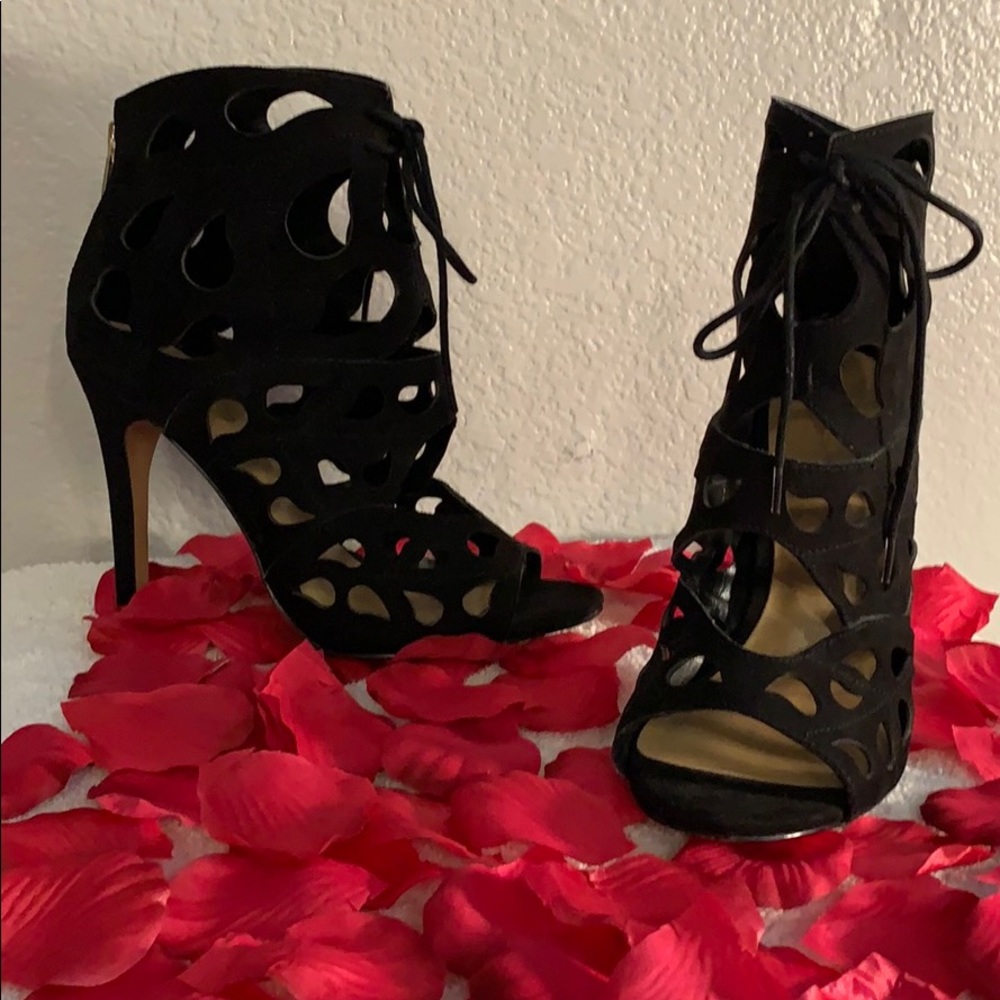 ALDO SIZE 6.5 BEAUTIFUL BLACK SUEDE HEELS